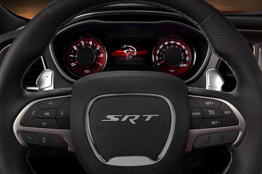  Dodge Challenger SRT 2015 года  (фото 35 из 79)